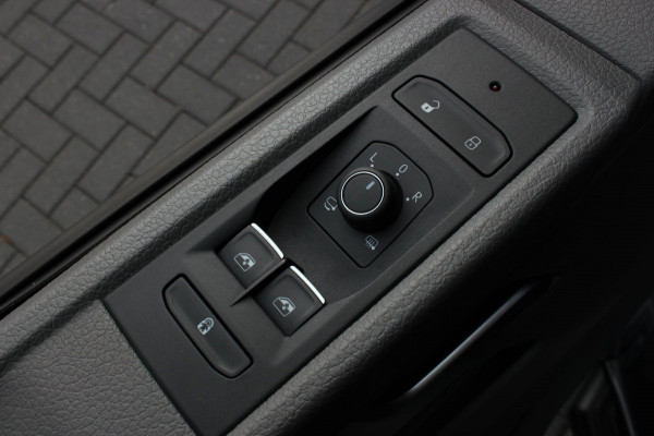 Volkswagen Transporter 2.0 TDI L2H1 150PK JB- EDITION DSG / PDC / VERLAGINGSVEREN / LEDEREN BEKLEDING / FULL / APPLE CARPLAY /NAVI