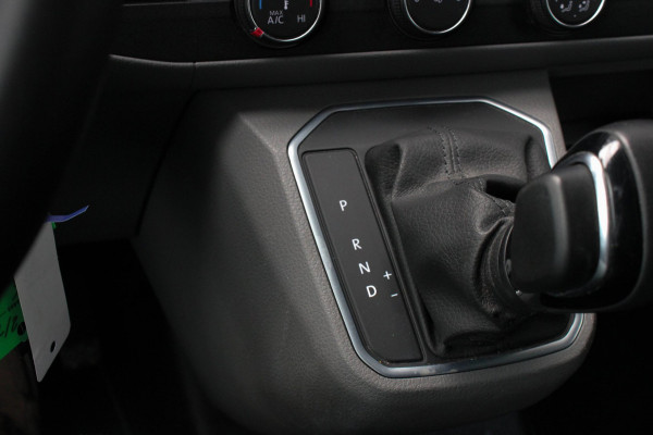 Volkswagen Transporter 2.0 TDI L2H1 150PK JB- EDITION DSG / PDC / VERLAGINGSVEREN / LEDEREN BEKLEDING / FULL / APPLE CARPLAY /NAVI