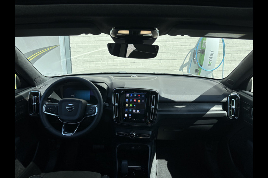 Volvo XC40 Recharge Ultimate 70 kWh | Zwenkbare trekhaak | Panorama dak | Adaptieve cruise | Harman Kardon | Memory |