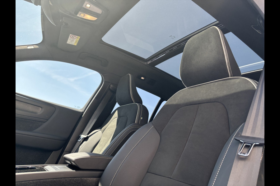 Volvo XC40 Recharge Ultimate 70 kWh | Zwenkbare trekhaak | Panorama dak | Adaptieve cruise | Harman Kardon | Memory |