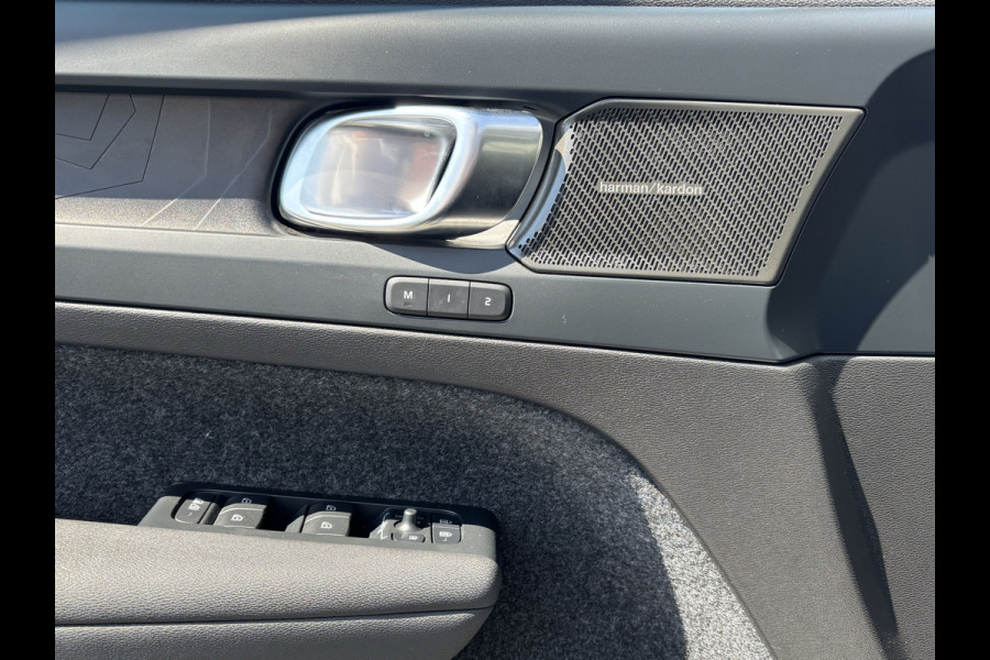 Volvo XC40 Recharge Ultimate 70 kWh | Zwenkbare trekhaak | Panorama dak | Adaptieve cruise | Harman Kardon | Memory |