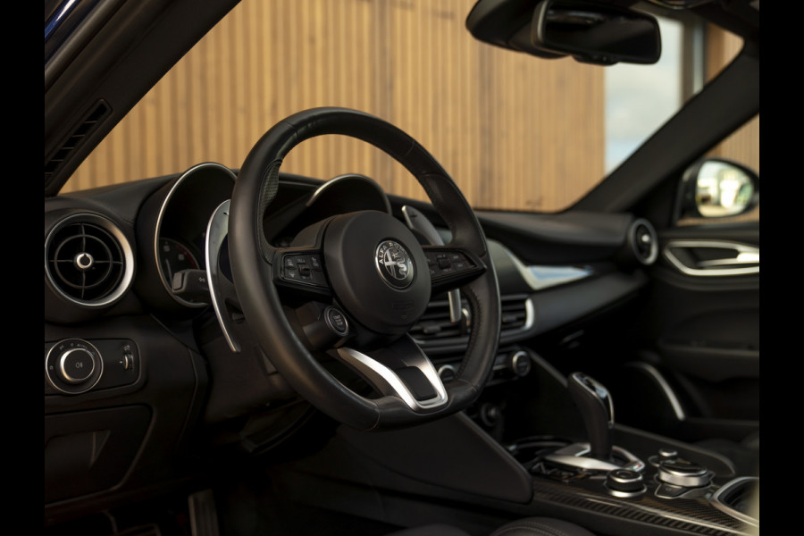 Alfa Romeo Giulia 2.0T 280pk Veloce Ti Q2 | Pano-dak | Blu Montecarlo | Race-mode