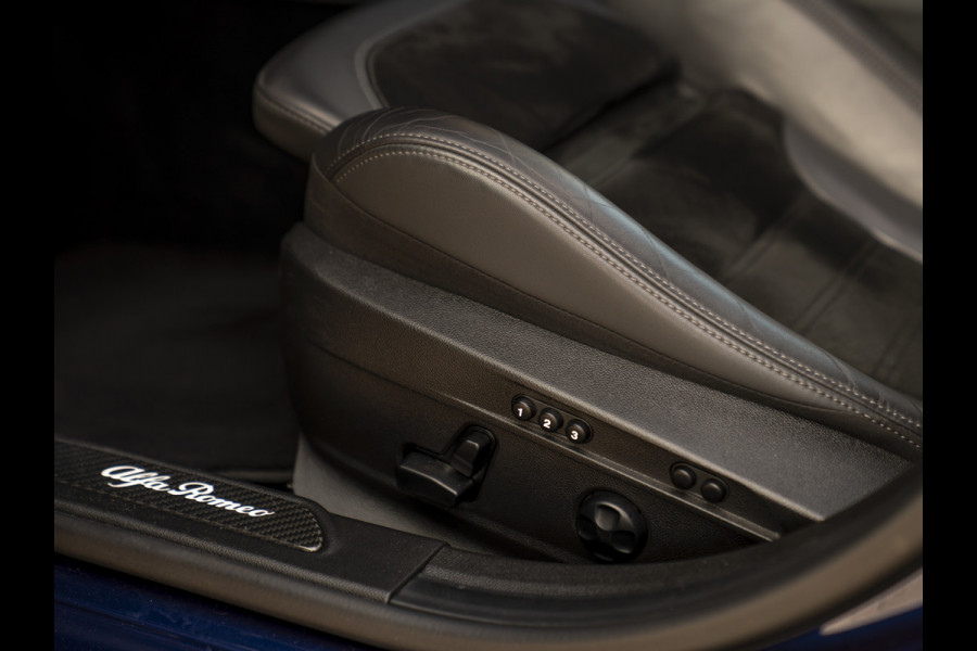 Alfa Romeo Giulia 2.0T 280pk Veloce Ti Q2 | Pano-dak | Blu Montecarlo | Race-mode