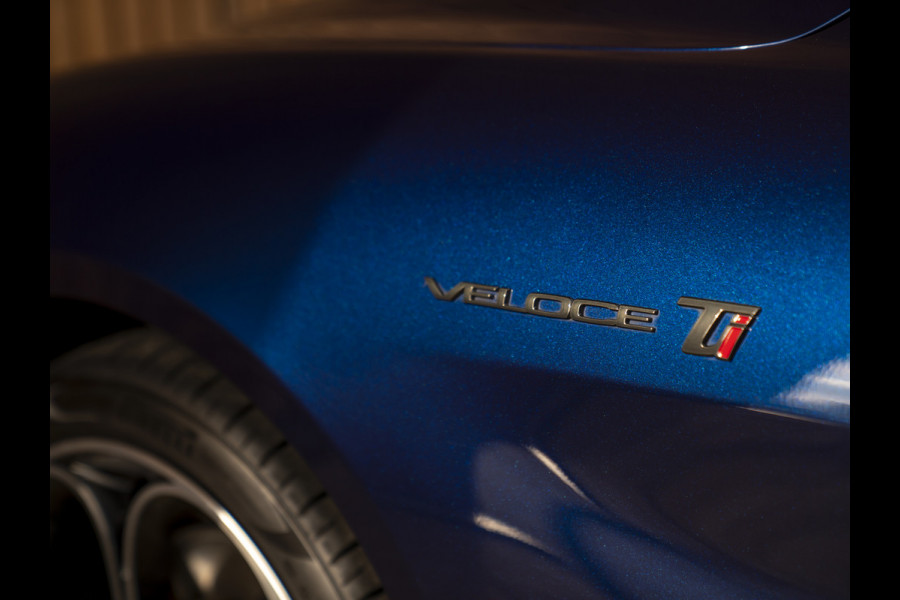 Alfa Romeo Giulia 2.0T 280pk Veloce Ti Q2 | Pano-dak | Blu Montecarlo | Race-mode