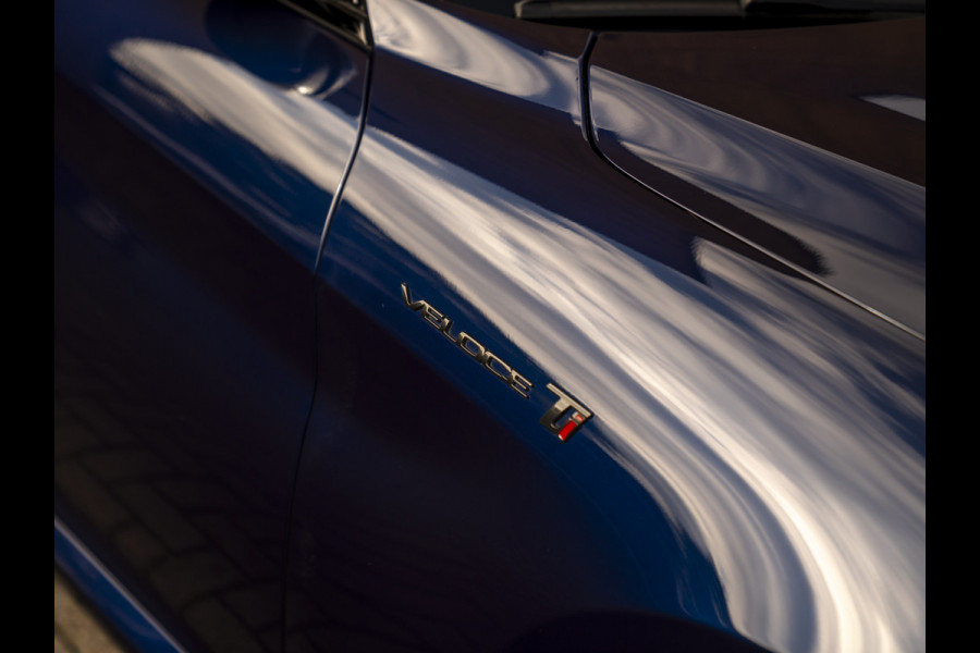 Alfa Romeo Giulia 2.0T 280pk Veloce Ti Q2 | Pano-dak | Blu Montecarlo | Race-mode