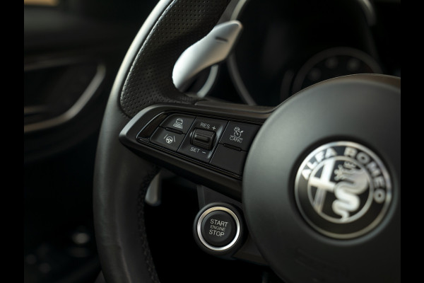 Alfa Romeo Giulia 2.0T 280pk Veloce Ti Q2 | Pano-dak | Blu Montecarlo | Race-mode