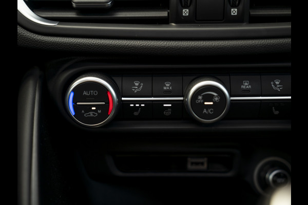 Alfa Romeo Giulia 2.0T 280pk Veloce Ti Q2 | Pano-dak | Blu Montecarlo | Race-mode