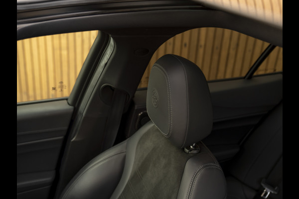 Alfa Romeo Giulia 2.0T 280pk Veloce Ti Q2 | Pano-dak | Blu Montecarlo | Race-mode