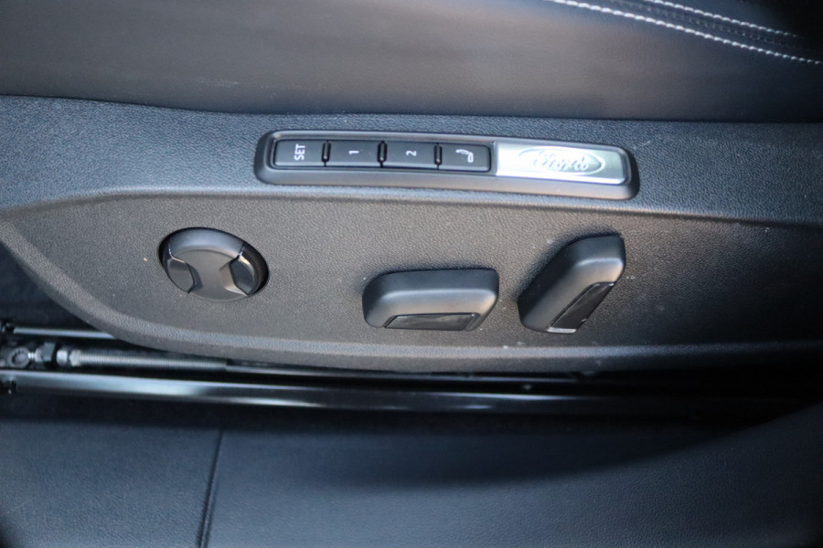 Ford Capri Premium Extended Range AWD 79 kWh Pano-dak/Adaptive-cruise/360camera/Stoelverwaming