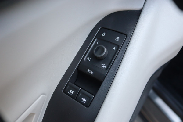 Ford Capri Premium Extended Range AWD 79 kWh Pano-dak/Adaptive-cruise/360camera/Stoelverwaming