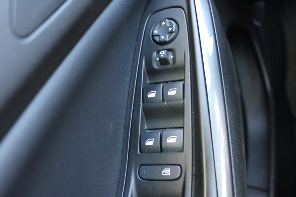 Opel Grandland X 1.2 Turbo Innovation | Trekhaak | BLIS | Panoramadak | Stoelverwarming/koeling | Origin NL