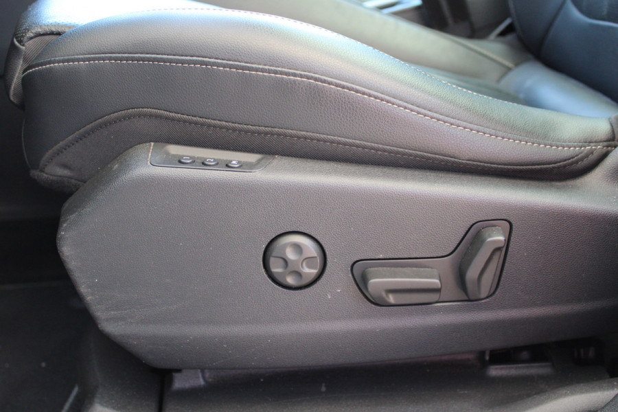 Opel Grandland X 1.2 Turbo Innovation | Trekhaak | BLIS | Panoramadak | Stoelverwarming/koeling | Origin NL