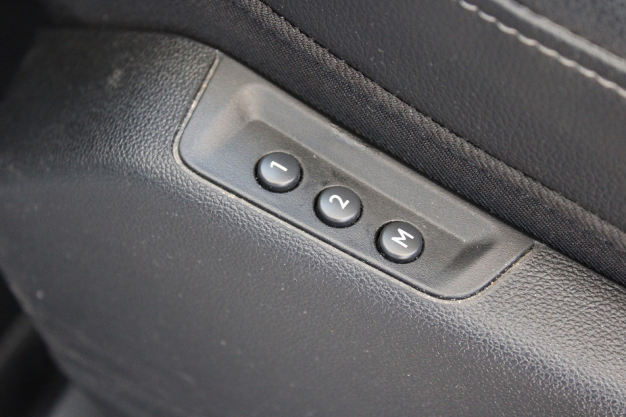 Opel Grandland X 1.2 Turbo Innovation | Trekhaak | BLIS | Panoramadak | Stoelverwarming/koeling | Origin NL