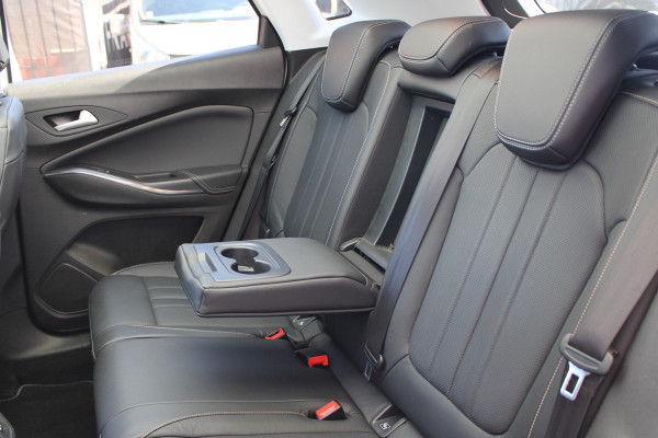 Opel Grandland X 1.2 Turbo Innovation | Trekhaak | BLIS | Panoramadak | Stoelverwarming/koeling | Origin NL