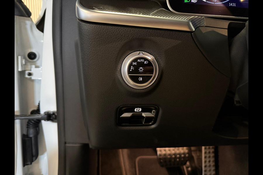 Mercedes-Benz C-Klasse Estate 300e AMG STYLING-PANORAMA-NIGHT-DODEHOEK-CAMERA-COMPL.