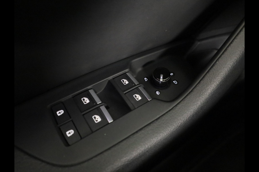 Audi A6 Avant 40 TFSI S edition Competition 204pk | Navigatie | Stoelverwarming | Adaptieve cruise controle | Keyless pakket | Matrix Led koplampen | S-line interieur
