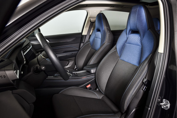 Lynk & Co 01 1.5 PHEV 261PK MY22 | 360 Camera | 7.4 kWh Boordlader | S/K-panodak | Adapt. Cruise | Memory | Elek. klep | LM 20" | 4637