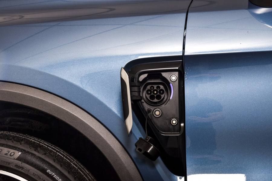 Lynk & Co 01 1.5 PHEV 261PK MY22 | 360 Camera | 7.4 kWh Boordlader | S/K-panodak | Adapt. Cruise | Memory | Elek. klep | LM 20" | 4637