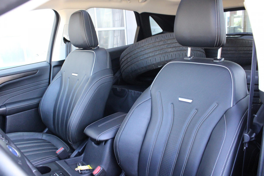 Ford Kuga 2.5 PHEV Vignale | Trekhaak | Panorama Dak | Stoel + Stuurverwarming | Adaptive Cruise Control | BLIS | Camera |