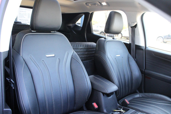 Ford Kuga 2.5 PHEV Vignale | Trekhaak | Panorama Dak | Stoel + Stuurverwarming | Adaptive Cruise Control | BLIS | Camera |