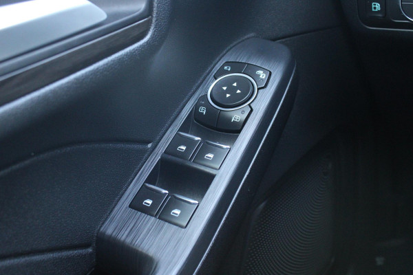 Ford Kuga 2.5 PHEV Vignale | Trekhaak | Panorama Dak | Stoel + Stuurverwarming | Adaptive Cruise Control | BLIS | Camera |