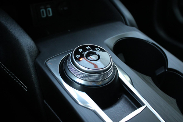 Ford Kuga 2.5 PHEV Vignale | Trekhaak | Panorama Dak | Stoel + Stuurverwarming | Adaptive Cruise Control | BLIS | Camera |