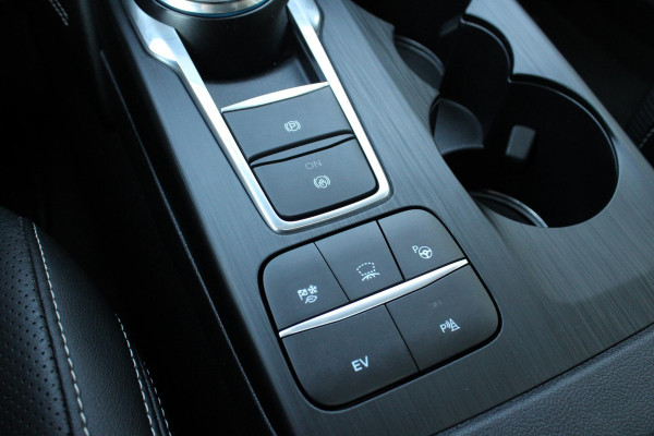 Ford Kuga 2.5 PHEV Vignale | Trekhaak | Panorama Dak | Stoel + Stuurverwarming | Adaptive Cruise Control | BLIS | Camera |