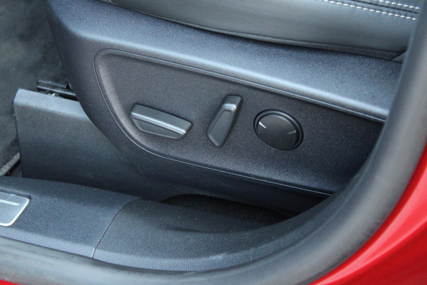 Ford Kuga 2.5 PHEV Vignale | Trekhaak | Panorama Dak | Stoel + Stuurverwarming | Adaptive Cruise Control | BLIS | Camera |