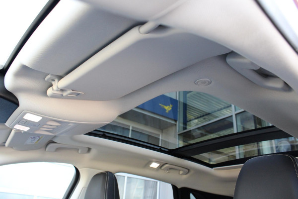 Ford Kuga 2.5 PHEV Vignale | Trekhaak | Panorama Dak | Stoel + Stuurverwarming | Adaptive Cruise Control | BLIS | Camera |
