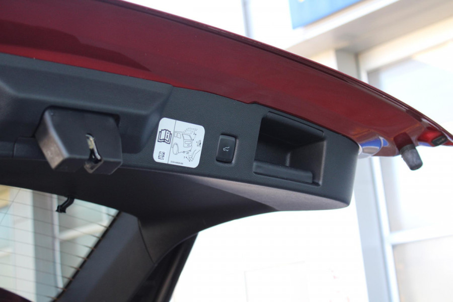 Ford Kuga 2.5 PHEV Vignale | Trekhaak | Panorama Dak | Stoel + Stuurverwarming | Adaptive Cruise Control | BLIS | Camera |