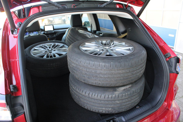 Ford Kuga 2.5 PHEV Vignale | Trekhaak | Panorama Dak | Stoel + Stuurverwarming | Adaptive Cruise Control | BLIS | Camera |