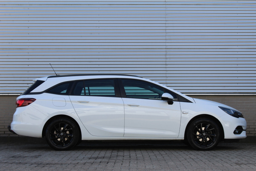 Opel Astra Sports Tourer 1.2 Edition | Black | Trekhaak | Camera | Navigatie | Airco