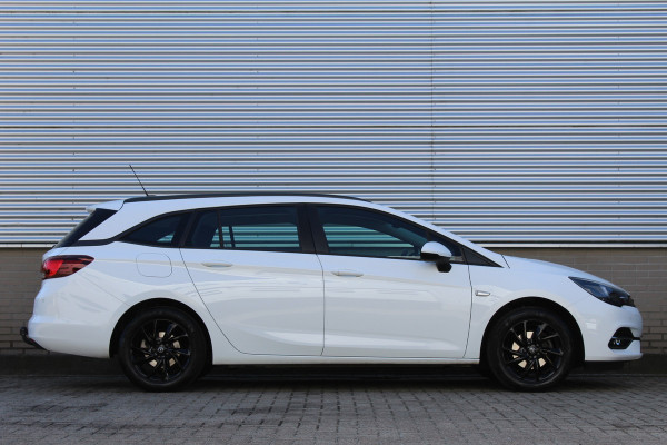 Opel Astra Sports Tourer 1.2 Edition | Black | Trekhaak | Camera | Navigatie | Airco
