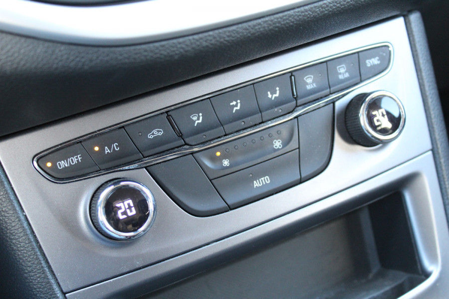 Opel Astra Sports Tourer 1.2 Edition | Black | Trekhaak | Camera | Navigatie | Airco