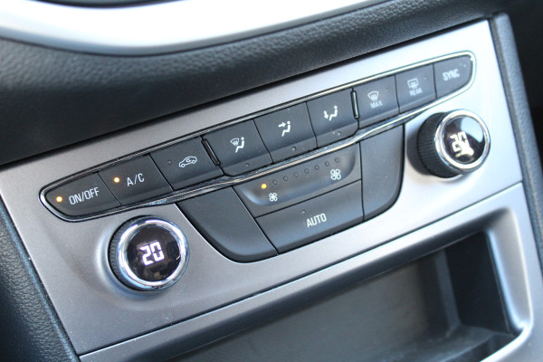 Opel Astra Sports Tourer 1.2 Edition | Black | Trekhaak | Camera | Navigatie | Airco