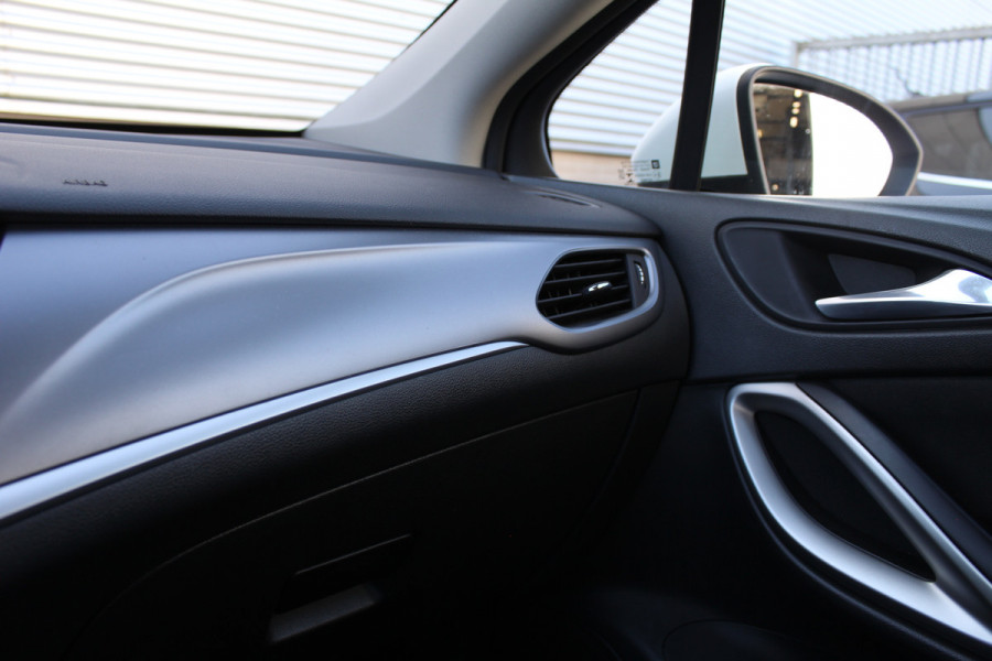 Opel Astra Sports Tourer 1.2 Edition | Black | Trekhaak | Camera | Navigatie | Airco