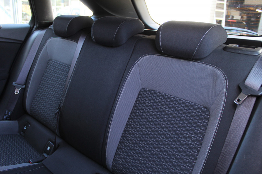 Opel Astra Sports Tourer 1.2 Edition | Black | Trekhaak | Camera | Navigatie | Airco