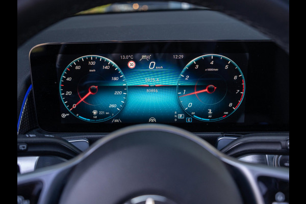 Mercedes-Benz Glb 200 Business Solution Luxury / Pano / Ambiance / Keyless / Memory / NL auto