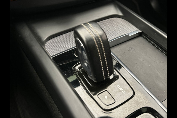 Volvo XC60 2.0 Recharge T8 AWD R-Design HEICO | Trekhaak | Stoelverwarming | 360 Camera | Memory | Harman/Kardon | Panoramadak |