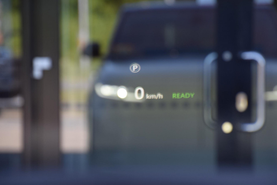 Land Rover Range Rover Sport P460e Dynamic SE | SVO Satin Tourmaline Brown