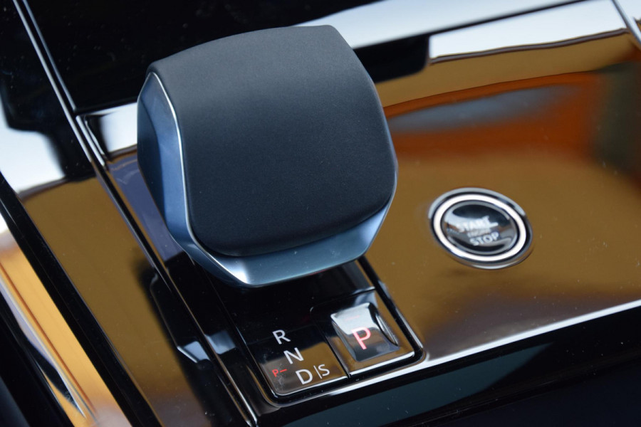 Land Rover Range Rover Sport P460e Dynamic SE | SVO Satin Tourmaline Brown