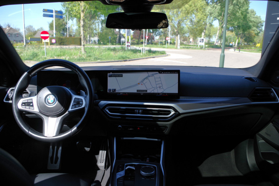 BMW 3 Serie Touring 330e High Executive M-Sport 293 PK PHEV, Panoramadak, M-Kuipstoelen, Adap. Cruise Control