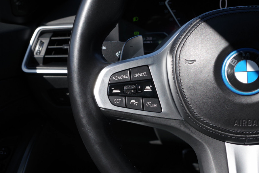 BMW 3 Serie Touring 330e High Executive M-Sport 293 PK PHEV, Panoramadak, M-Kuipstoelen, Adap. Cruise Control