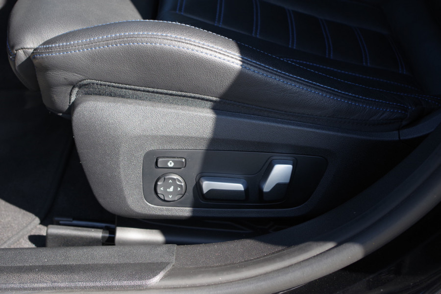 BMW 3 Serie Touring 330e High Executive M-Sport 293 PK PHEV, Panoramadak, M-Kuipstoelen, Adap. Cruise Control