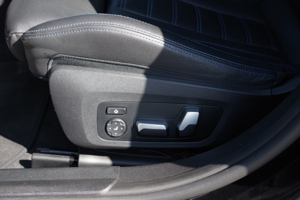 BMW 3 Serie Touring 330e High Executive M-Sport 293 PK PHEV, Panoramadak, M-Kuipstoelen, Adap. Cruise Control