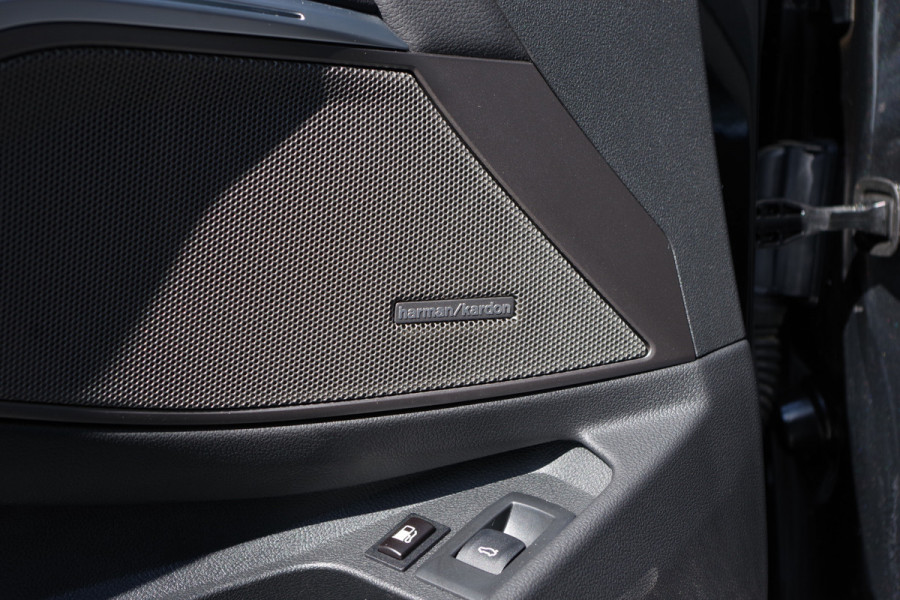 BMW 3 Serie Touring 330e High Executive M-Sport 293 PK PHEV, Panoramadak, M-Kuipstoelen, Adap. Cruise Control