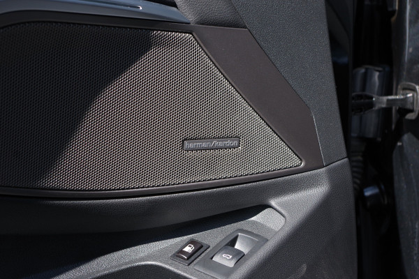 BMW 3 Serie Touring 330e High Executive M-Sport 293 PK PHEV, Panoramadak, M-Kuipstoelen, Adap. Cruise Control