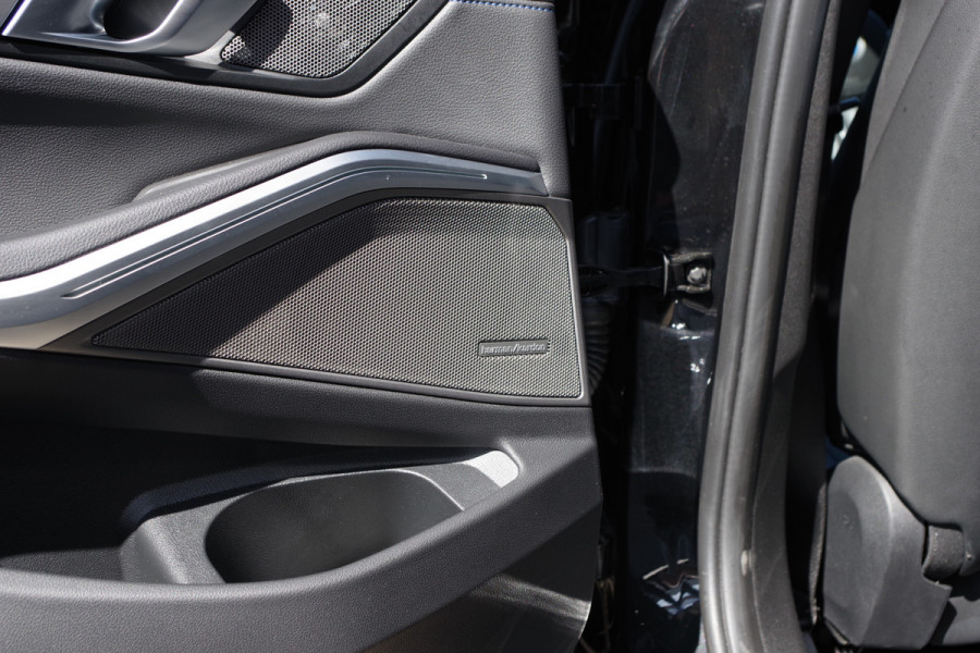 BMW 3 Serie Touring 330e High Executive M-Sport 293 PK PHEV, Panoramadak, M-Kuipstoelen, Adap. Cruise Control