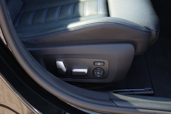 BMW 3 Serie Touring 330e High Executive M-Sport 293 PK PHEV, Panoramadak, M-Kuipstoelen, Adap. Cruise Control