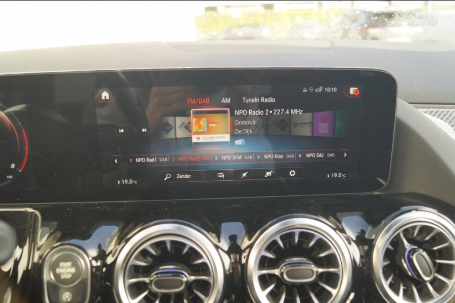 Mercedes-Benz B-Klasse 180 Automaat Business Solution AMG -PANO-LED-ECC-